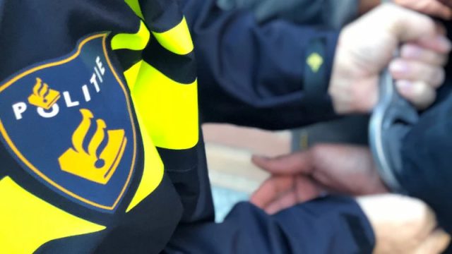 Agent gewond geraakt bij aanhouding op de Engelenburgstraat in Den Haag