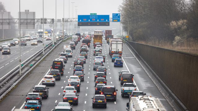 File van elf kilometer op A1 door ongeluk bij Amersfoort