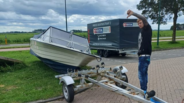 Boot van Bunschoten blijft liggen door te kleine trailer