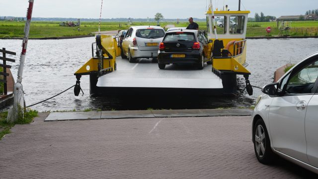 File op A27 zorgt voor drukte bij pont over de Eem