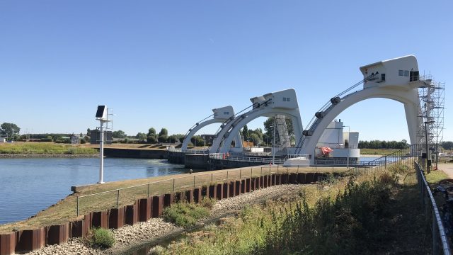 Stuw bij Hagestein opent om zout water te bestrijden