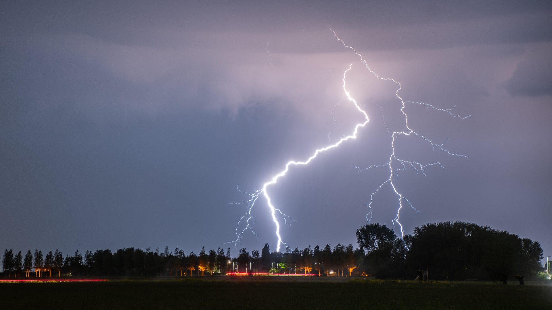 Weeralarm voor onweer en windstoten in de provincie Utrecht