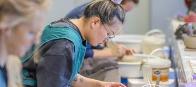 Leer pottenbakken tijdens workshop in Veenendaal
