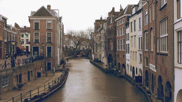 Culinair Utrecht: Een Gids voor de Lekkerste Gerechten uit de Regio