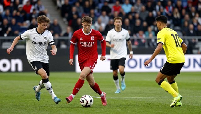 Jong Utrecht verslaat Vitesse met 3-1 in oefenwedstrijd