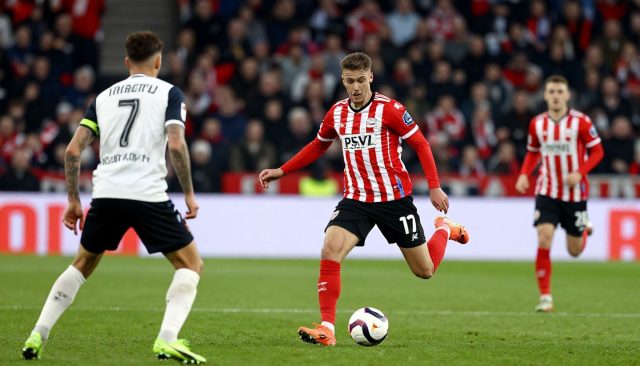 PSV verslaat Go Ahead Eagles met 3-0 na vroege dominatie in Eindhoven