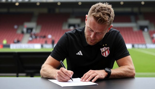 Andries Jonker tekent voor 2,5 jaar als hoofdtrainer bij Vitesse